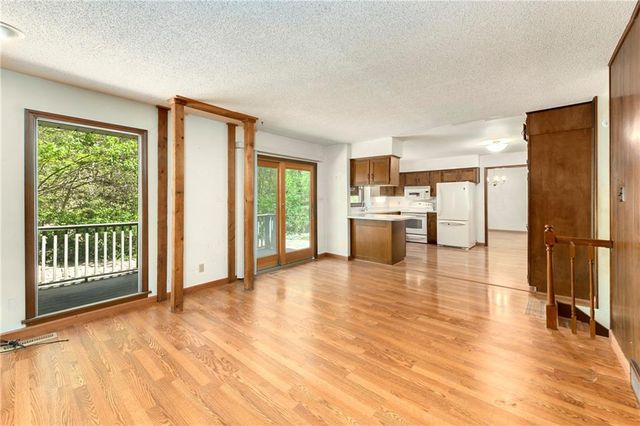 2201 Sunset Court, Leavenworth, KS 66048