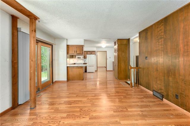 2201 Sunset Court, Leavenworth, KS 66048