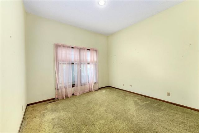 2201 Sunset Court, Leavenworth, KS 66048