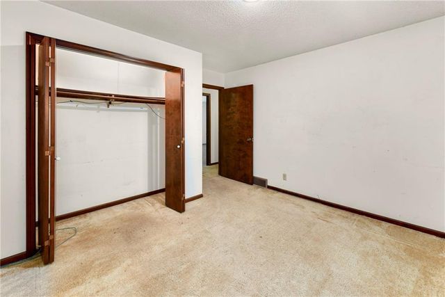 2201 Sunset Court, Leavenworth, KS 66048