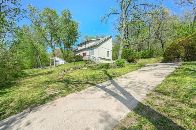 2201 Sunset Court, Leavenworth, KS 66048