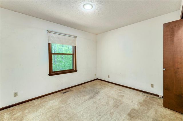 2201 Sunset Court, Leavenworth, KS 66048