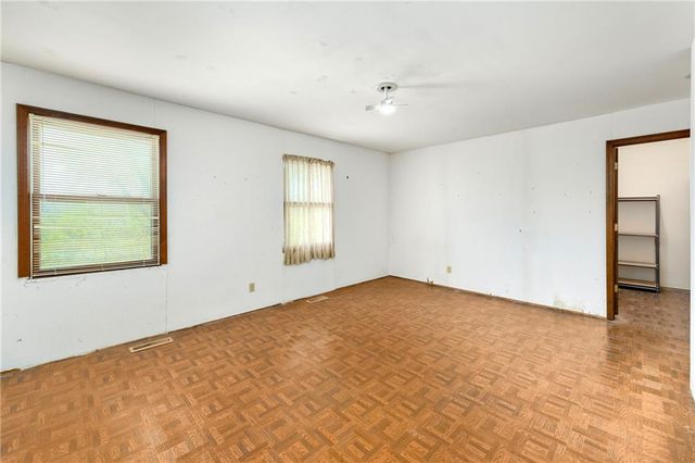 2201 Sunset Court, Leavenworth, KS 66048