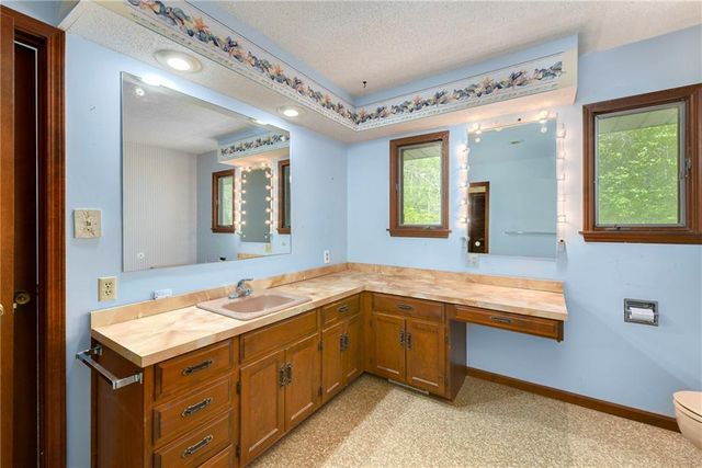 2201 Sunset Court, Leavenworth, KS 66048