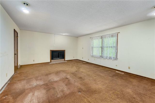 2201 Sunset Court, Leavenworth, KS 66048