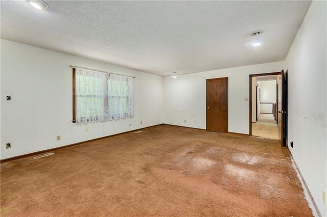 2201 Sunset Court, Leavenworth, KS 66048