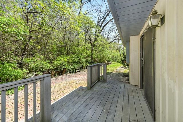 2201 Sunset Court, Leavenworth, KS 66048