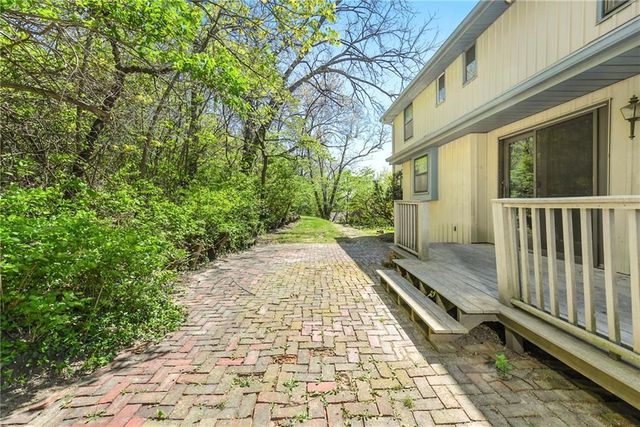 2201 Sunset Court, Leavenworth, KS 66048