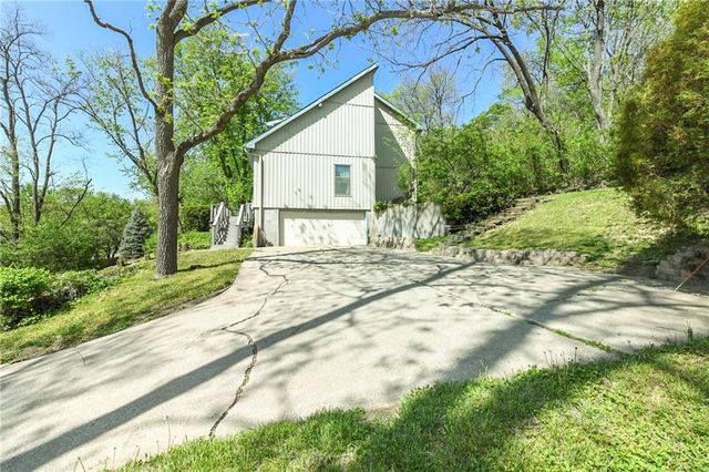 2201 Sunset Court, Leavenworth, KS 66048