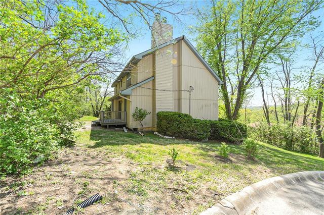 2201 Sunset Court, Leavenworth, KS 66048