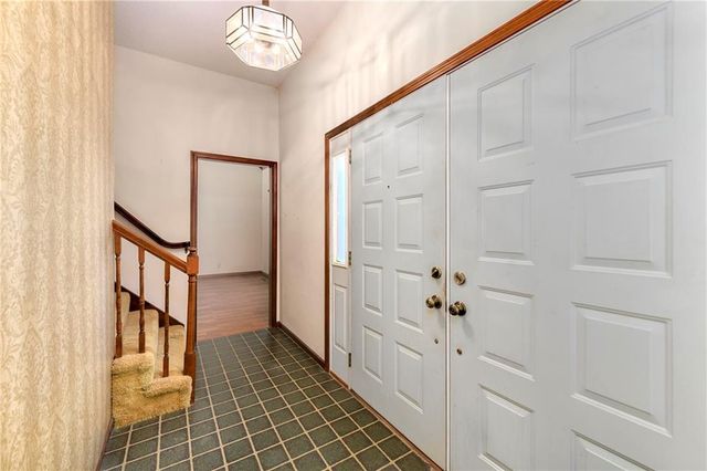 2201 Sunset Court, Leavenworth, KS 66048