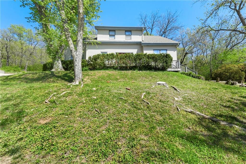 2201 Sunset Court, Leavenworth, KS 66048