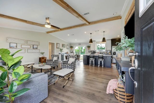 2400 Mist Ave, Stanton, TX 79782