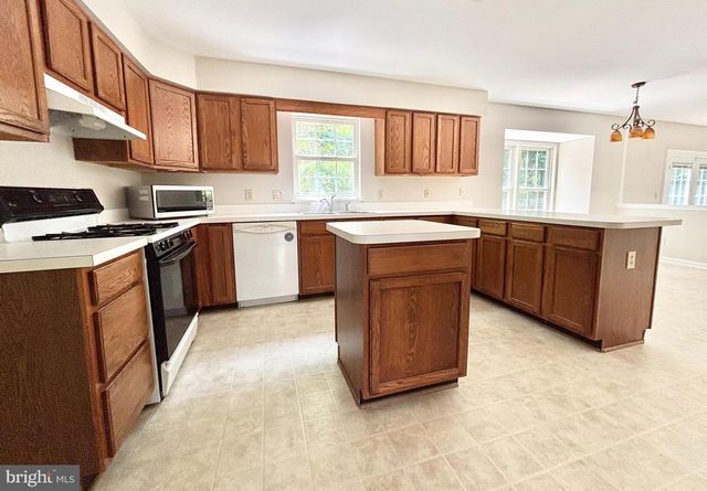 5 YORKSHIRE CT, Stafford, VA 22554