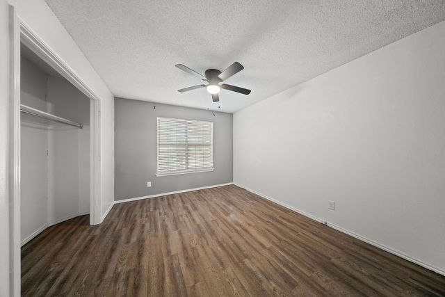 5501 Stoney Glen Drive, Mesquite, TX 75150