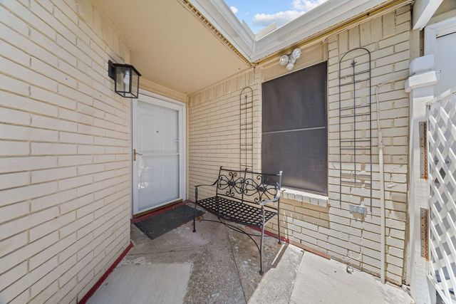 5501 Stoney Glen Drive, Mesquite, TX 75150