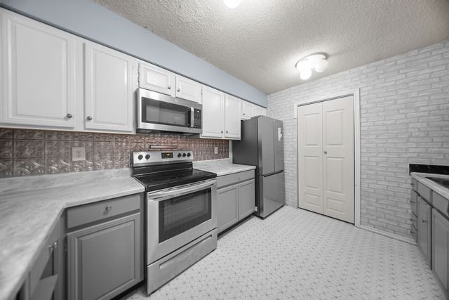 5501 Stoney Glen Drive, Mesquite, TX 75150