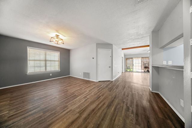 5501 Stoney Glen Drive, Mesquite, TX 75150