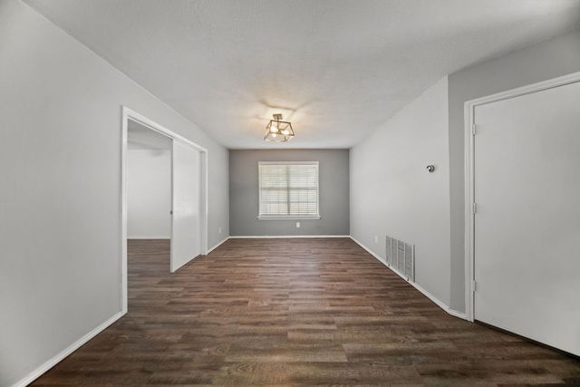 5501 Stoney Glen Drive, Mesquite, TX 75150