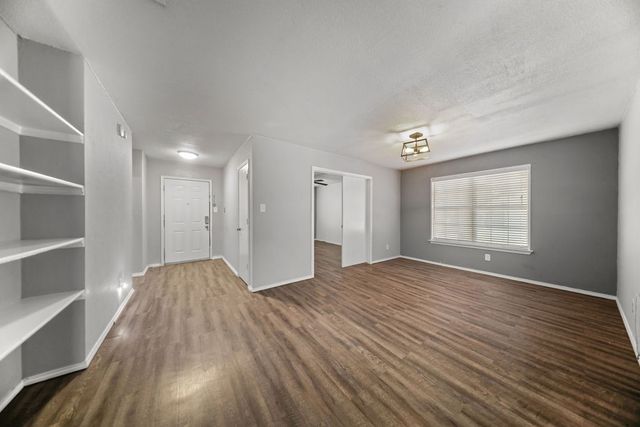 5501 Stoney Glen Drive, Mesquite, TX 75150