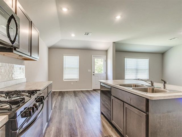 4204 Olivia Street, Mustang, OK 73064