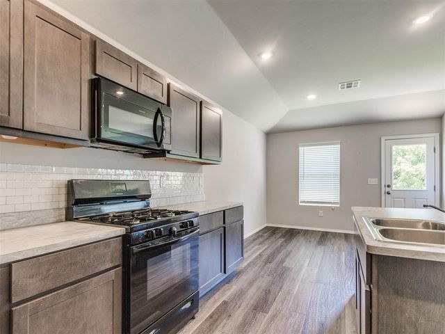 4204 Olivia Street, Mustang, OK 73064
