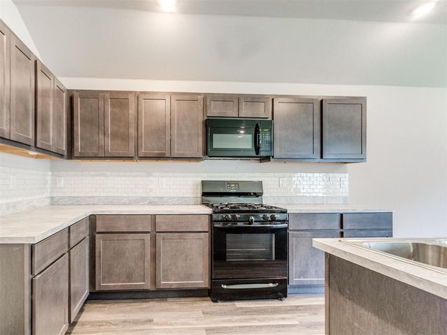 4204 Olivia Street, Mustang, OK 73064