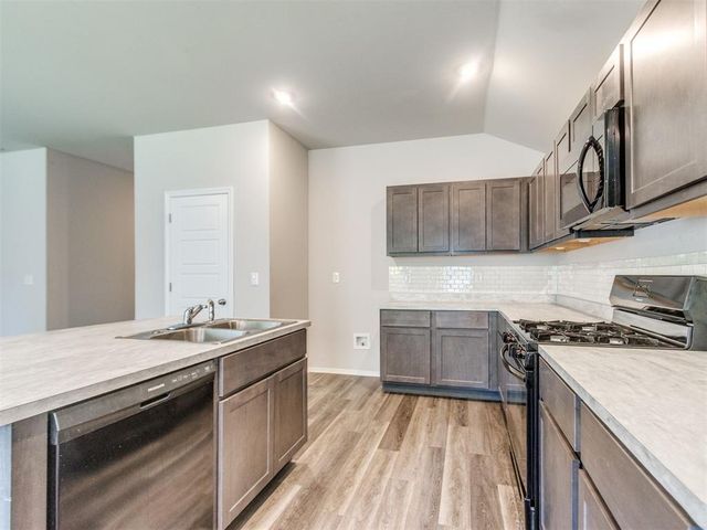 4204 Olivia Street, Mustang, OK 73064