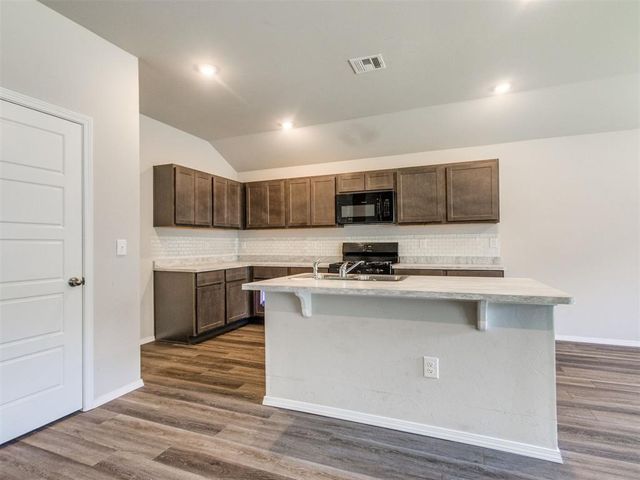 4204 Olivia Street, Mustang, OK 73064