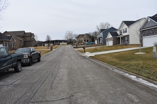 792 Cirque Drive, Crown Point, IN 46307