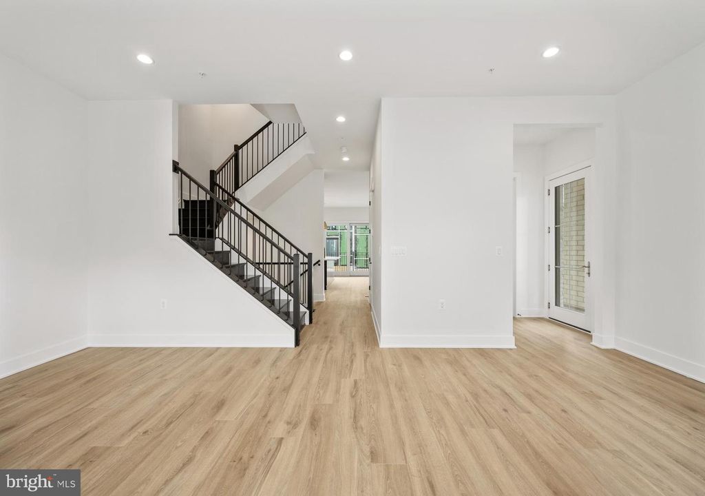 Image 7 of property listing at 8616 ERDEM PL, Chevy Chase, MD 20815