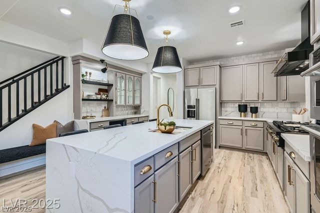 5873 Skyfall Court, Las Vegas, NV 89135