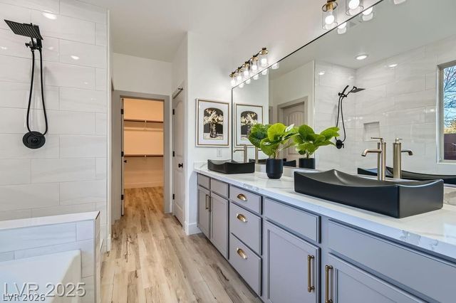 5873 Skyfall Court, Las Vegas, NV 89135