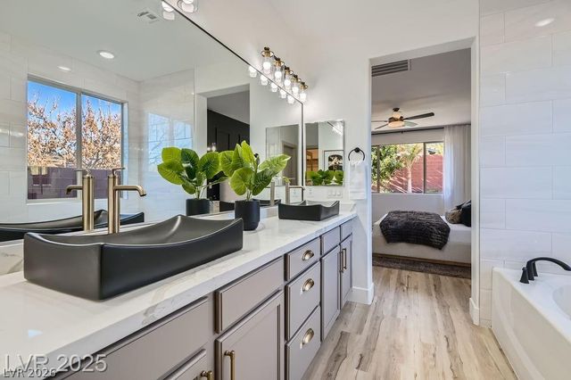5873 Skyfall Court, Las Vegas, NV 89135