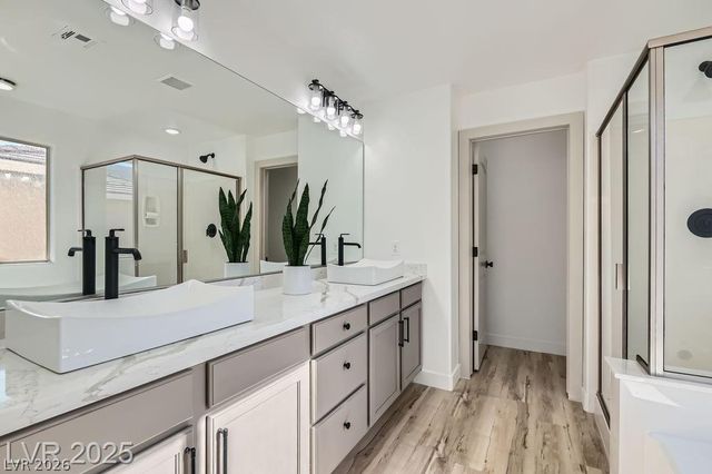 5873 Skyfall Court, Las Vegas, NV 89135