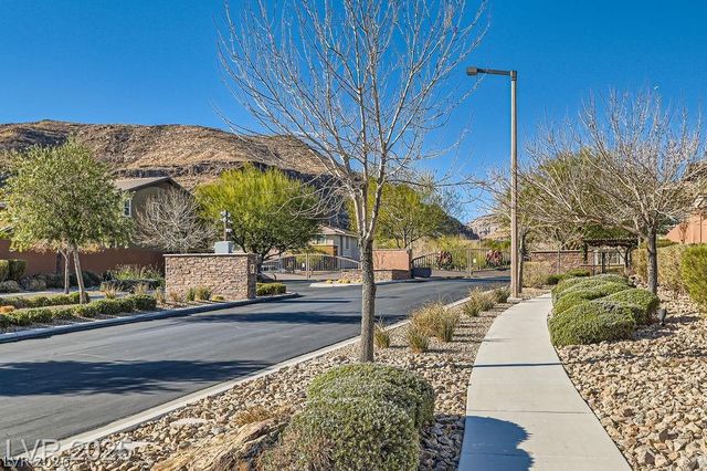 5873 Skyfall Court, Las Vegas, NV 89135