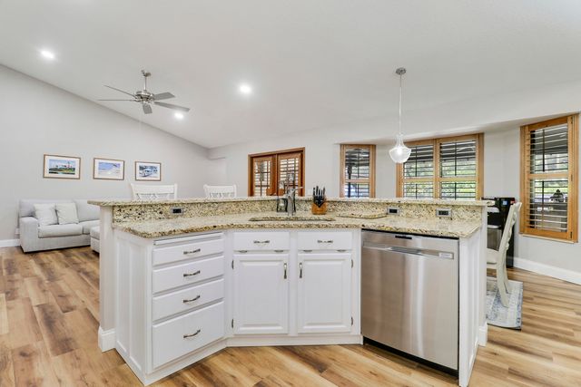 15421 110th Avenue N, Jupiter, FL 33478