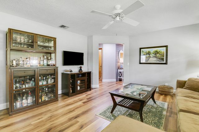 15421 110th Avenue N, Jupiter, FL 33478