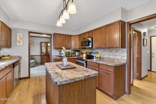 1880 Lexington Drive, Perrysburg, OH 43551
