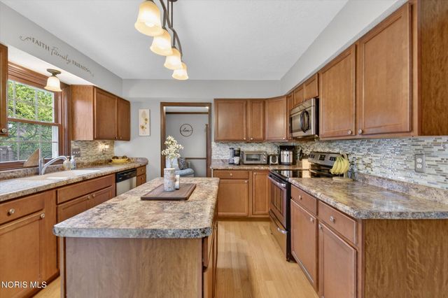 1880 Lexington Drive, Perrysburg, OH 43551