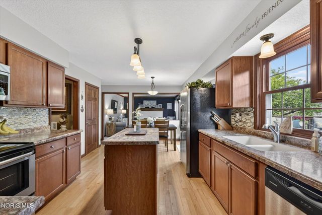 1880 Lexington Drive, Perrysburg, OH 43551