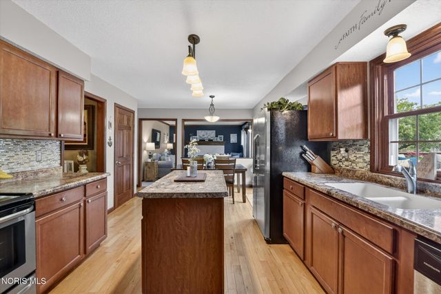 1880 Lexington Drive, Perrysburg, OH 43551