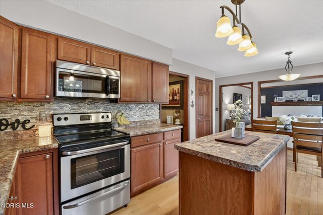 1880 Lexington Drive, Perrysburg, OH 43551