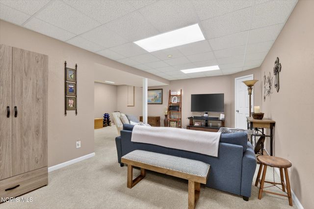 1880 Lexington Drive, Perrysburg, OH 43551