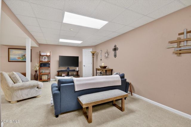 1880 Lexington Drive, Perrysburg, OH 43551