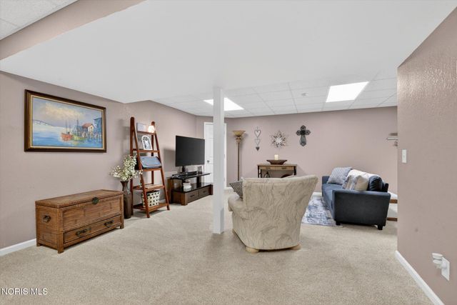 1880 Lexington Drive, Perrysburg, OH 43551