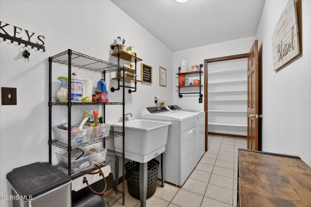 1880 Lexington Drive, Perrysburg, OH 43551