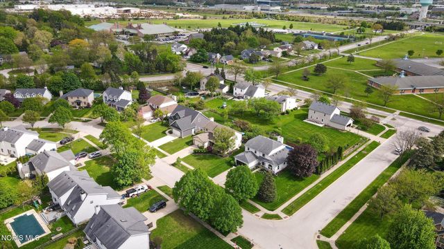 1880 Lexington Drive, Perrysburg, OH 43551