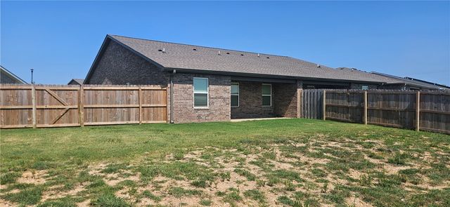 6800 NW Trevy Street, Highfill, AR 72712
