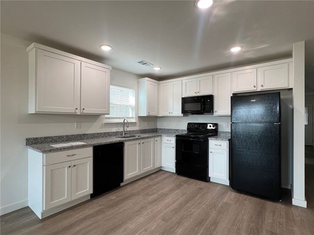 6800 NW Trevy Street, Highfill, AR 72712